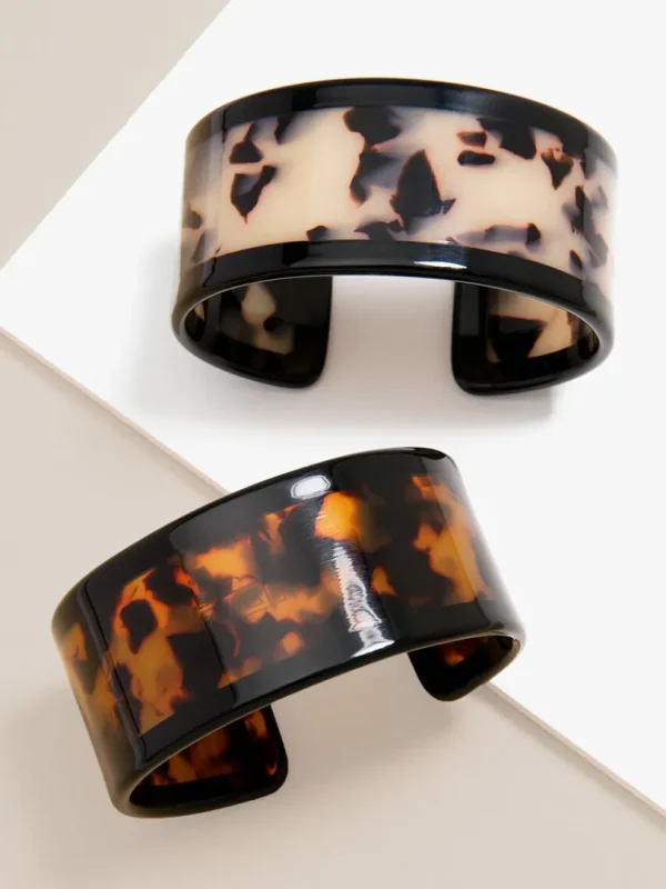 Classic Tortoise Cuff Bracelet | ZENZII Fashion